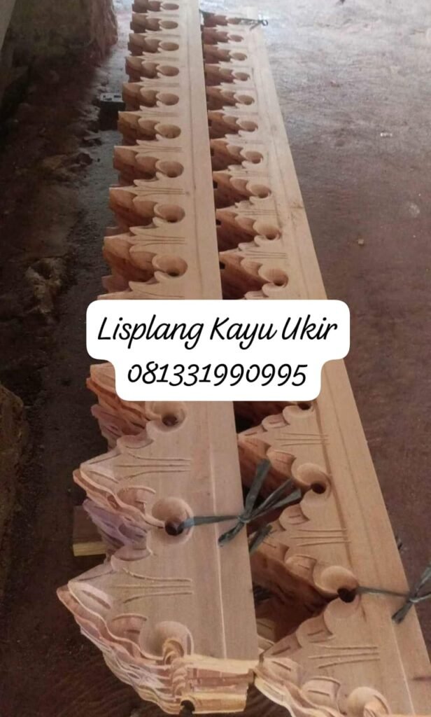 Lisplang Kayu Ukir