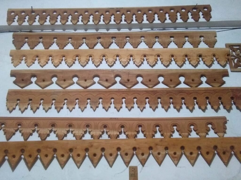 Lisplang Kayu Ukir