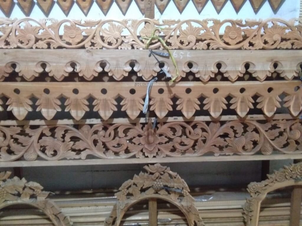 Lisplang Kayu Ukir